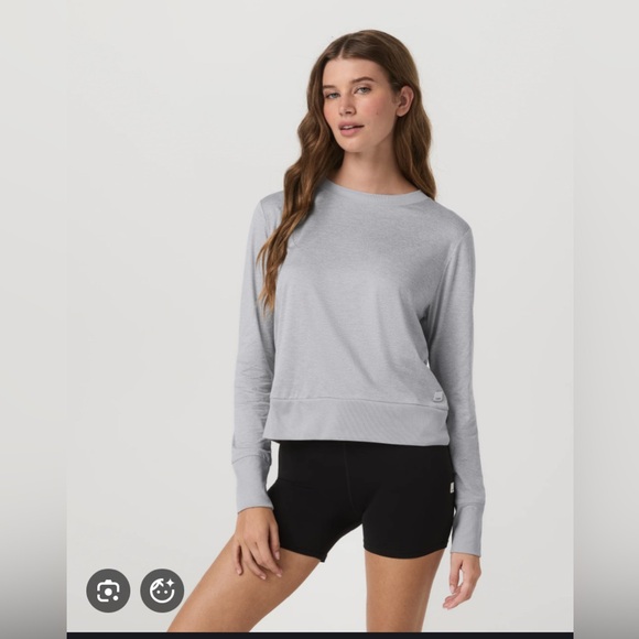 Vuori Tops - Vuori Heather Gray Long Sleeve Top size small